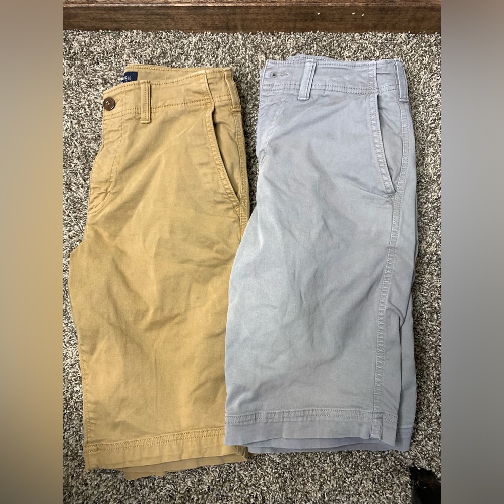 Men’s American Eagle Outfitters khaki flat-front chino shorts size 26 bundle